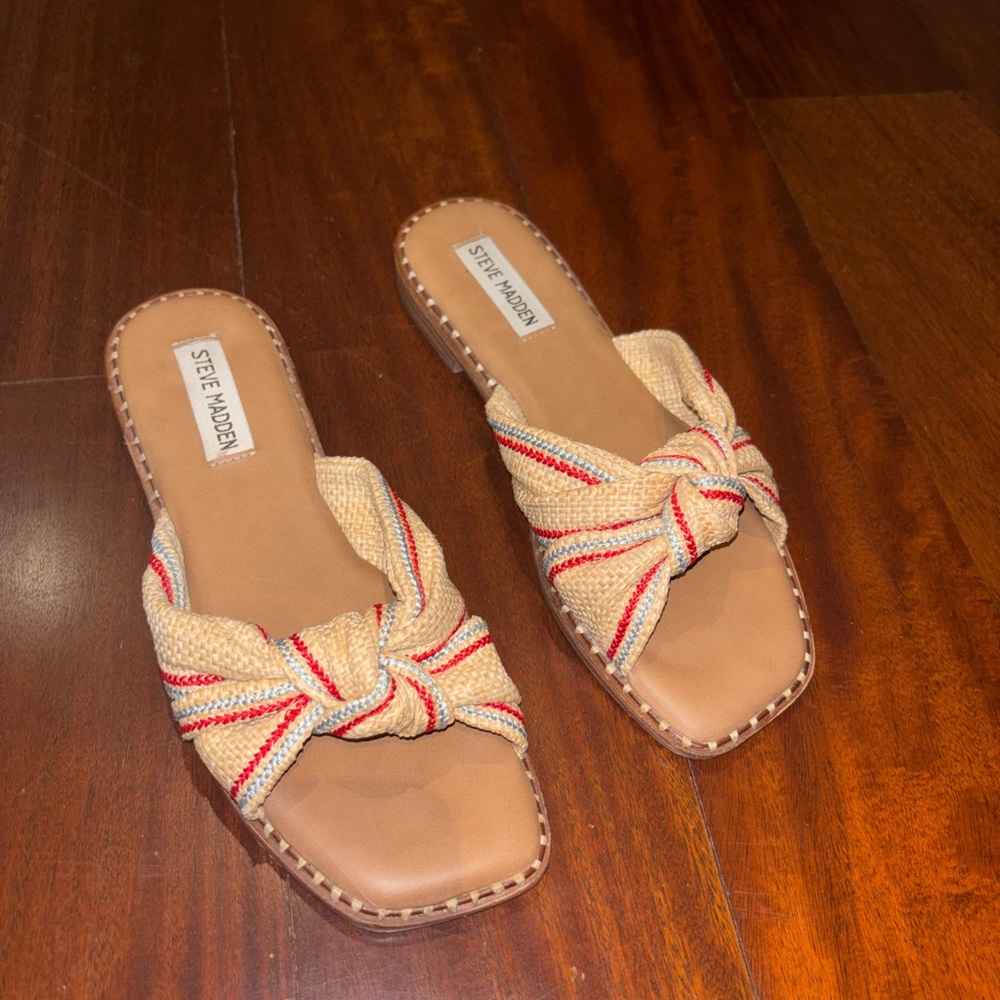 Steve Madden Beige and Red Women's Sandals